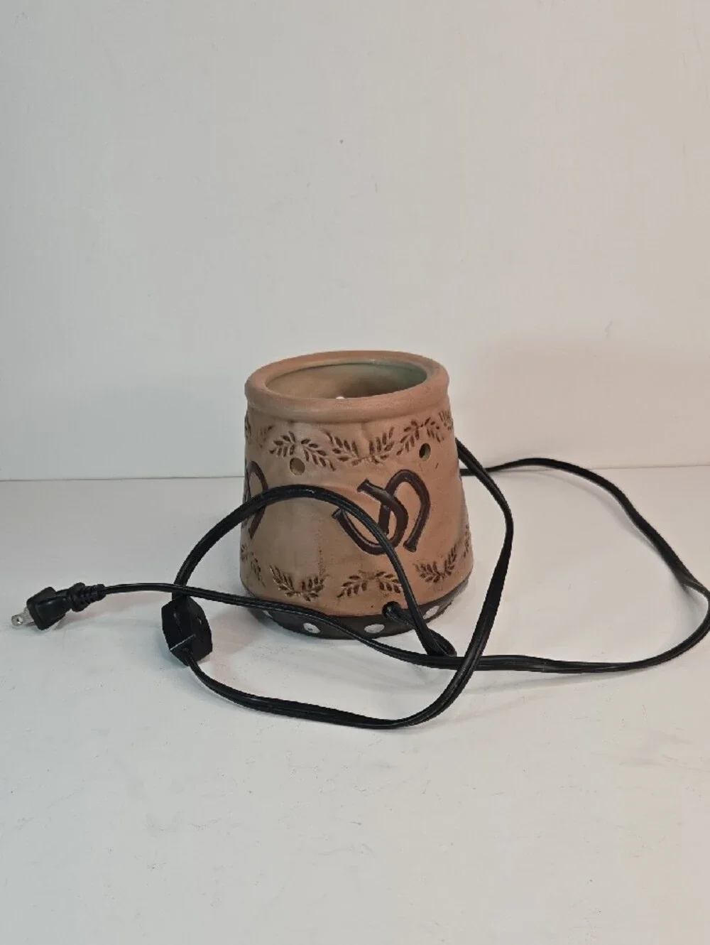 Western Accent Table Small Terra Cotta Lamp Horseshoes Nailhead Dark Brown Tan